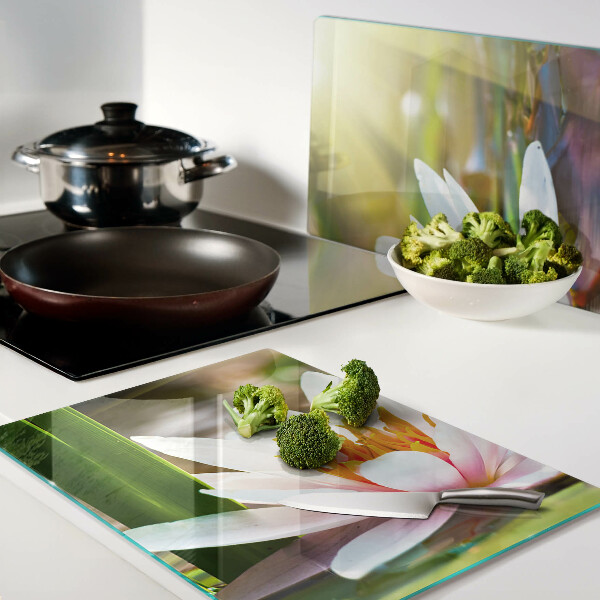 Szklana deska do krojenia Lilia wodna w świetle słonecznym