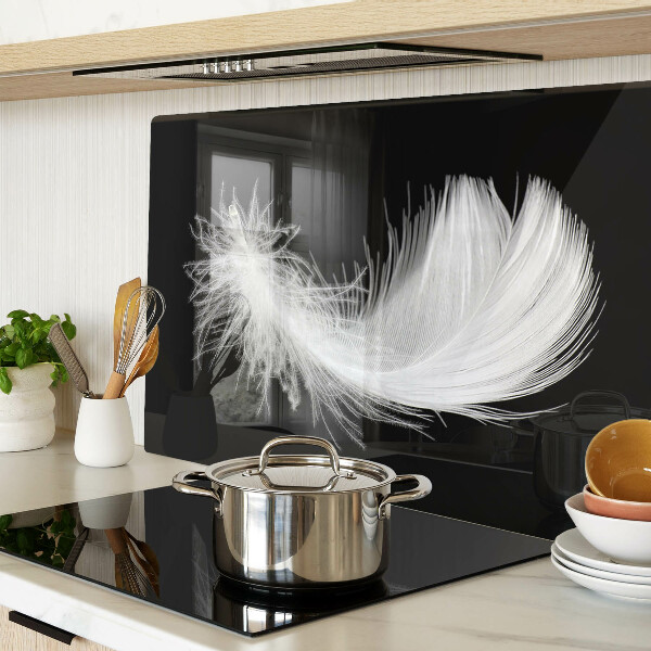 Tabla de cortar de cristal Pluma sobre fondo negro