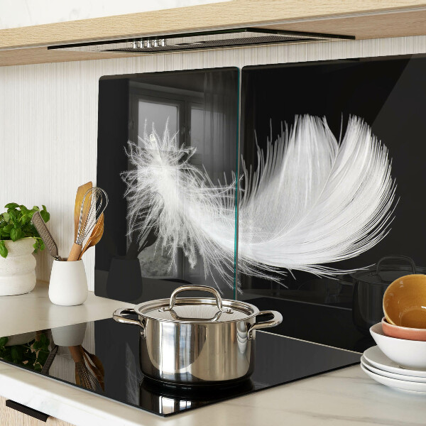 Tabla de cortar de cristal Pluma sobre fondo negro