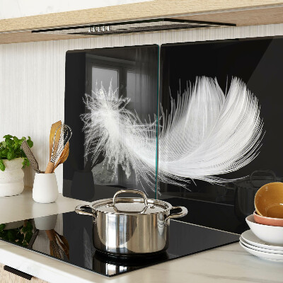 Tabla de cortar de cristal Pluma sobre fondo negro