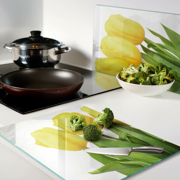 Tabla de cortar de cristal Tulipanes amarillos sobre fondo verde