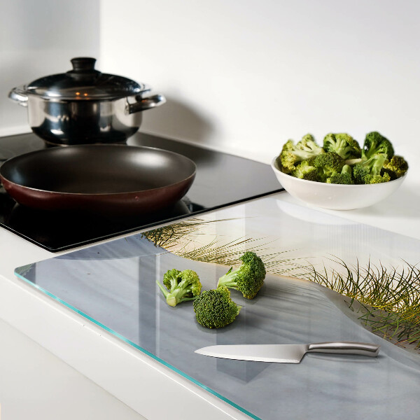 Tabla para cortar Hierba verde contra el cielo