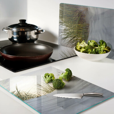 Tabla para cortar Hierba verde contra el cielo