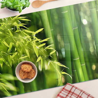 Tabla para cortar Hojas de bambú y follaje verde.
