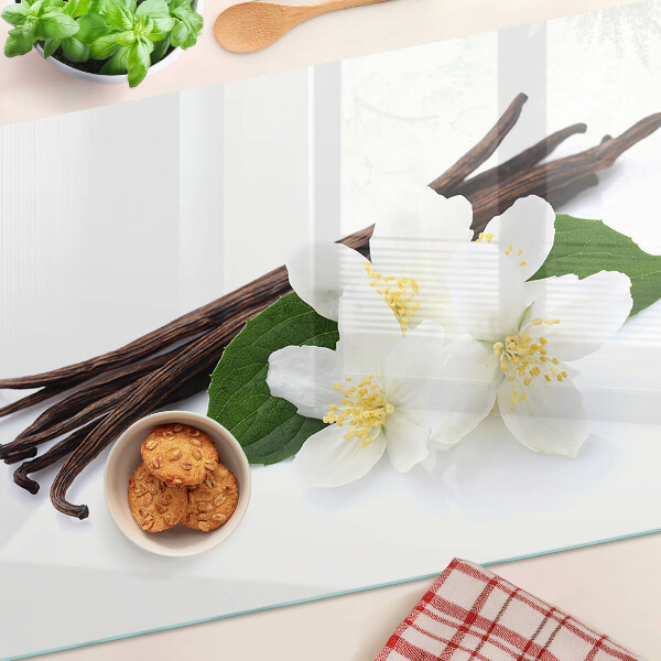 Tabla de cortar flores y vainas de vainilla