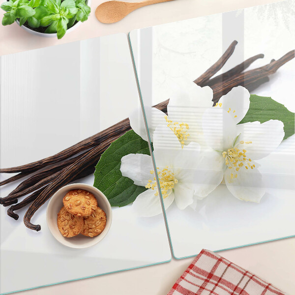 Tabla de cortar flores y vainas de vainilla