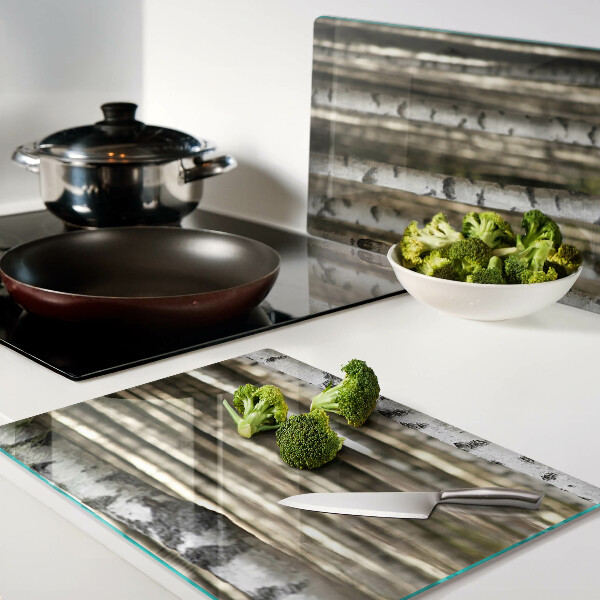 Tabla de cortar Abedules blancos en el bosque