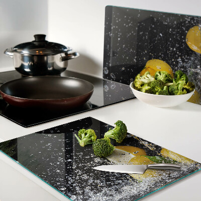 Tabla de cortar Limones en agua