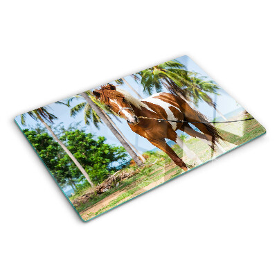 Tabla de cortar Un caballo con palmeras al fondo.