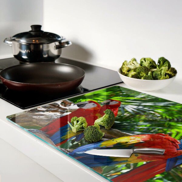 Tabla de cortar Loros en un entorno tropical