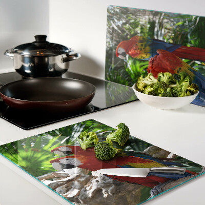 Szklana deska do krojenia Papugi w tropikalnym otoczeniu