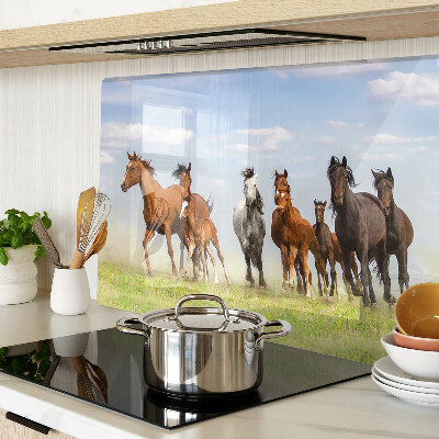 Tabla para cortar Caballos al galope en el prado