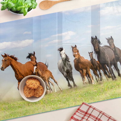 Tabla para cortar Caballos al galope en el prado