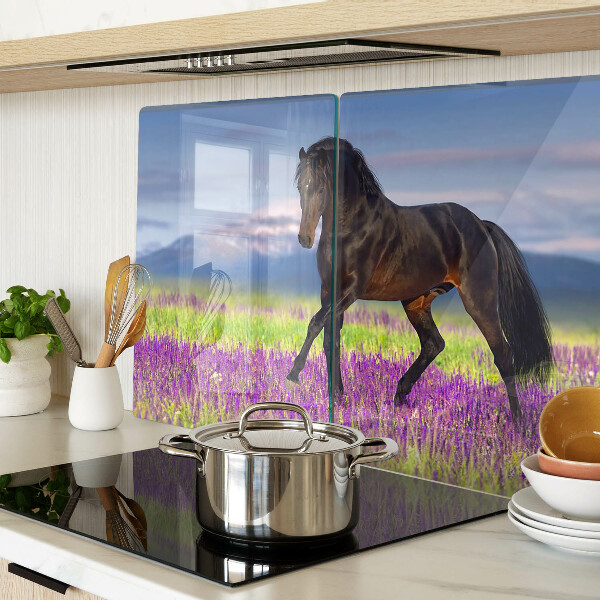 Tabla de cortar de cristal Un caballo sobre un fondo de flores violetas.