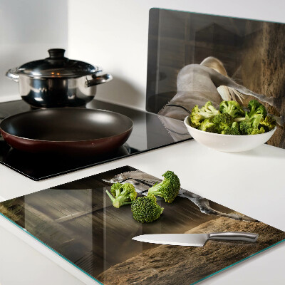 Tabla de cocina Un caballo en movimiento en el establo.