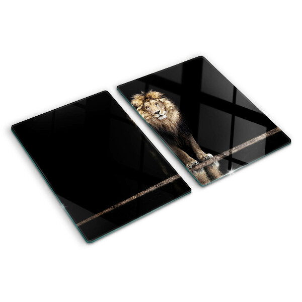 Tabla de cortar de cristal León sobre un fondo oscuro