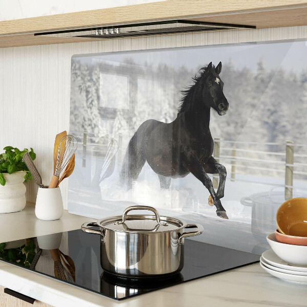 Tabla de cortar Un caballo en un paisaje invernal.