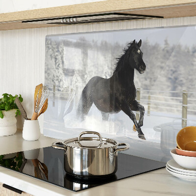 Tabla de cortar Un caballo en un paisaje invernal.