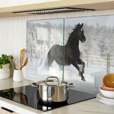 Tabla de cortar Un caballo en un paisaje invernal.