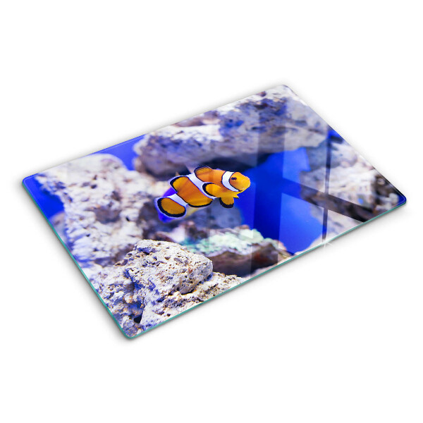 Tabla para cortar Pez payaso entre las rocas