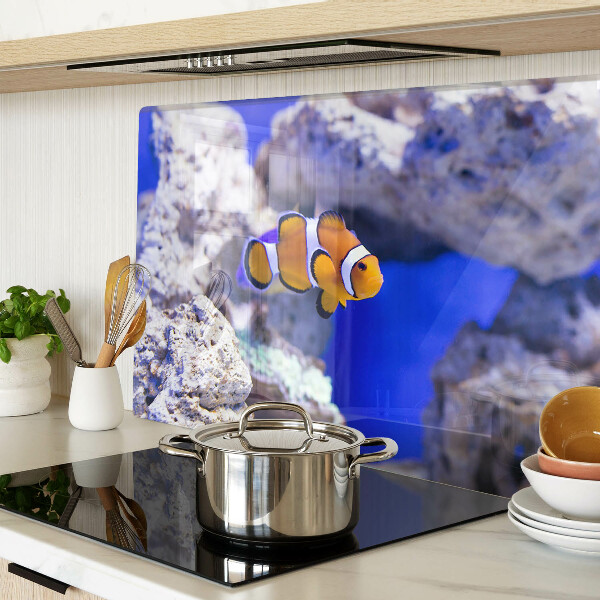 Tabla para cortar Pez payaso entre las rocas