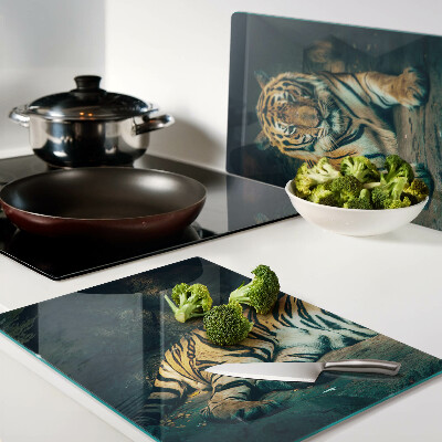 Tabla de cortar Un tigre tumbado en las rocas