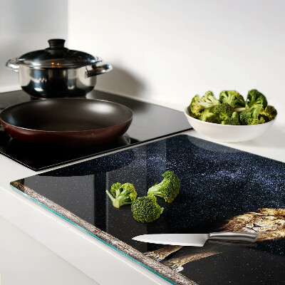 Tabla de cocina El león y el cielo lleno de estrellas.