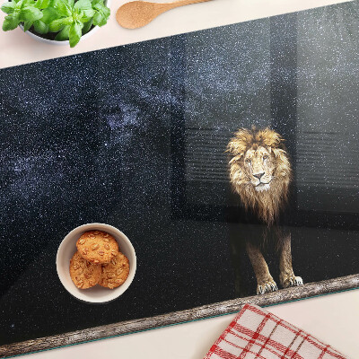 Tabla de cocina El león y el cielo lleno de estrellas.