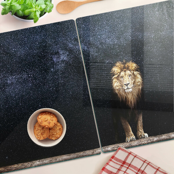 Tabla de cocina El león y el cielo lleno de estrellas.