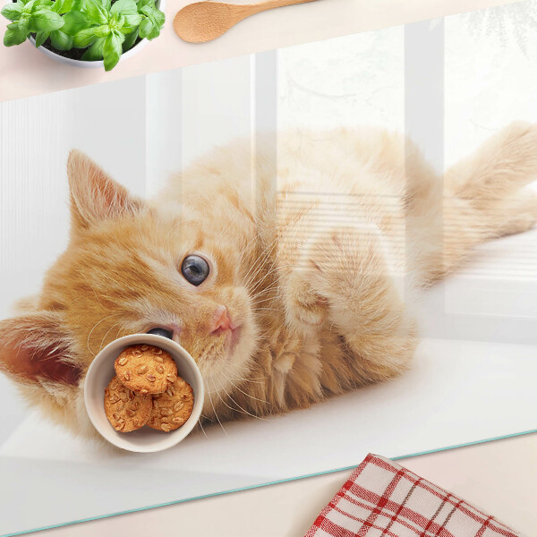 Tabla de cortar de cristal Gatito pelirrojo sobre un fondo blanco