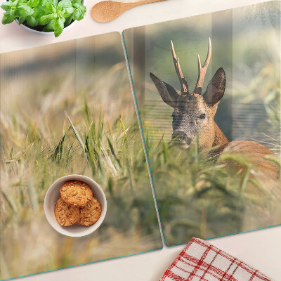 Tabla de cortar Un cervatillo en el campo