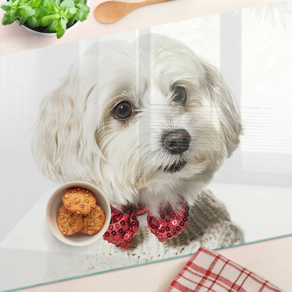 Tabla de cortar Un perro con un suéter con un lazo.