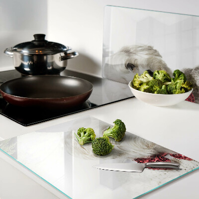 Tabla de cortar Un perro con un suéter con un lazo.