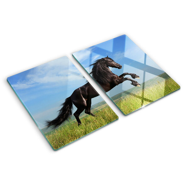 Tabla de cortar Caballo negro en el prado