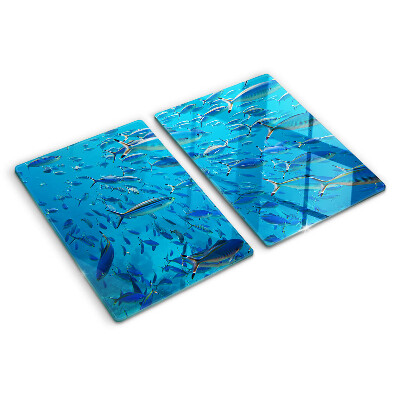 Tabla de cortar Un banco de peces en agua clara