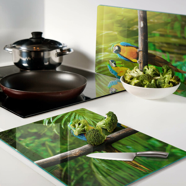 Tabla de cortar de cristal Loros en una rama en los trópicos.