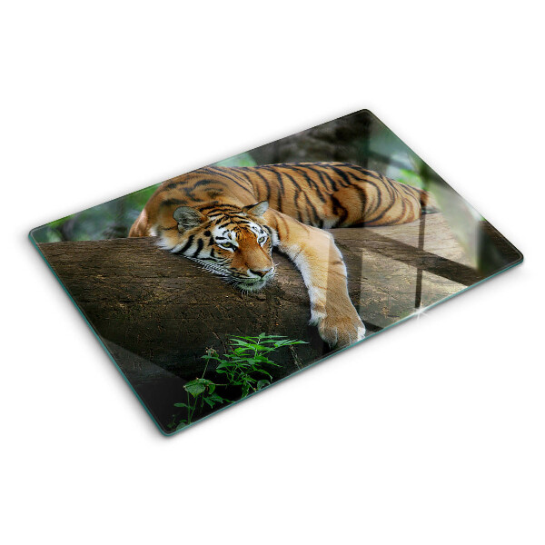 Tabla de cortar Tigre en el tronco de un árbol