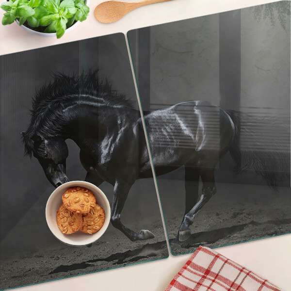 Tabla de cortar de cristal Un caballo oscuro en movimiento