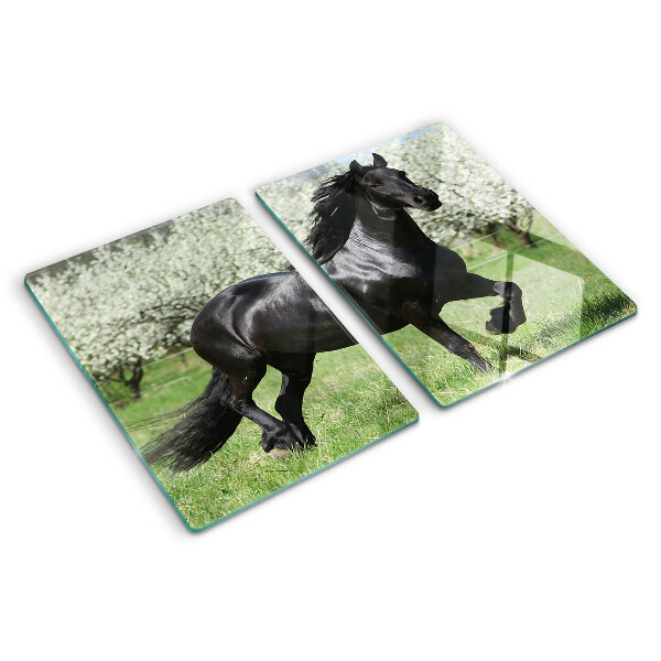 Tabla de cortar Caballo negro en el prado