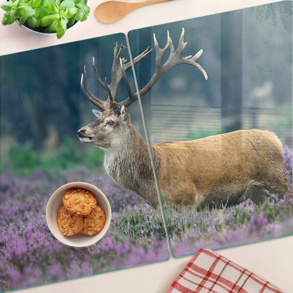 Szklana deska do krojenia Jeleń w krajobrazie z lawendą