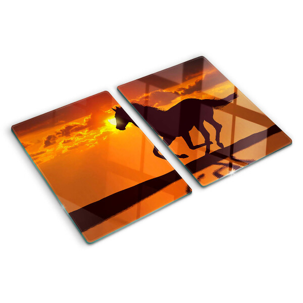 Tabla para cortar Un caballo con el sol poniente como telón de fondo