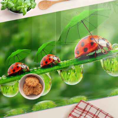 Deska kuchenna szklana Biedronki na liściach z kroplami wody