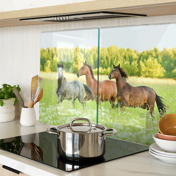 Tabla de cortar Un encuentro de caballos en el campo.