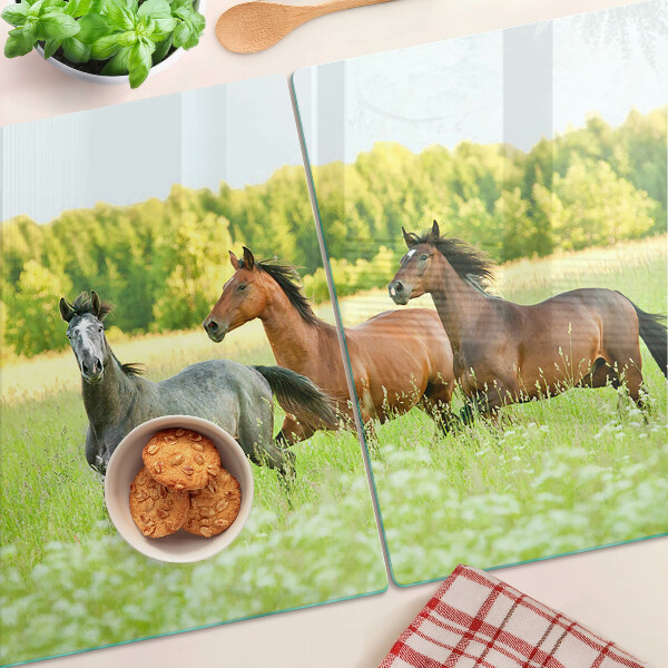 Tabla de cortar Un encuentro de caballos en el campo.