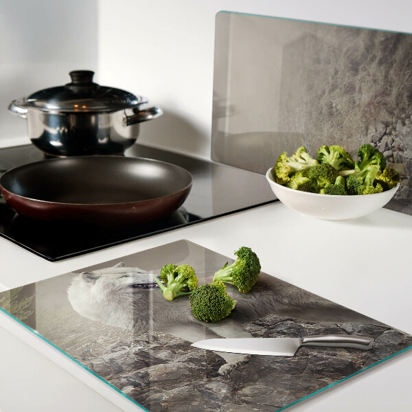 Tabla de cortar de cristal Lobo en una montaña rocosa