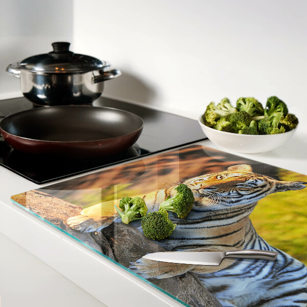 Tabla de cortar de cristal Tigre en el contexto de la naturaleza