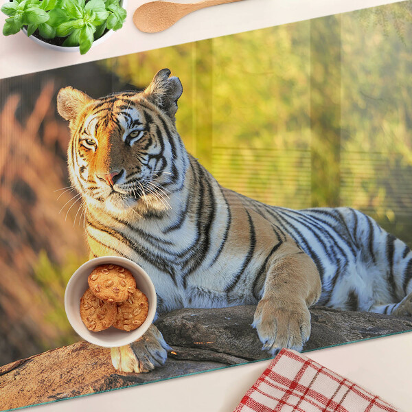 Tabla de cortar de cristal Tigre en el contexto de la naturaleza