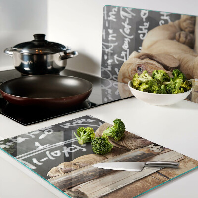 Tabla de cortar Perro con libros y una pizarra.