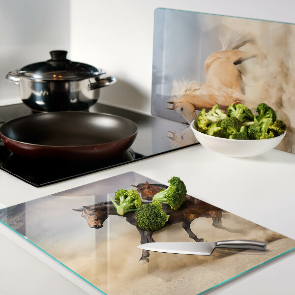 Tabla de cortar Caballos al galope en movimiento