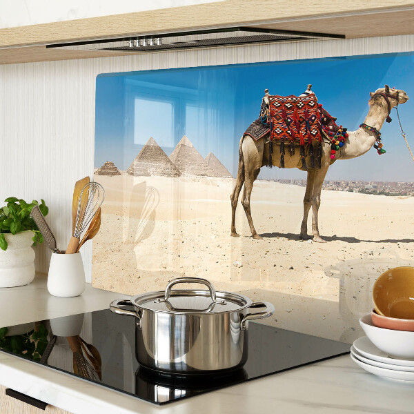 Tabla de cortar Pirámides y un camello en el desierto